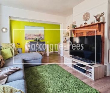 Manor Road, Guildford - Photo 1