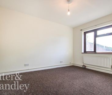 4 bedroom end of terrace house to rent - Photo 6