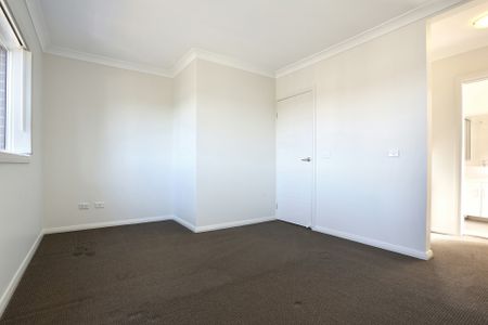 1B Meakin Crescent, Chester Hill NSW 2162 - House For Rent | Domain - Photo 2