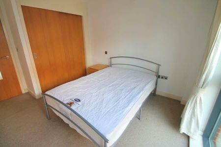 1 bedroom flat to rent - Photo 2