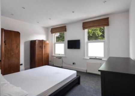 2 Bed Terraced House, Dames Road, E7 - Photo 3