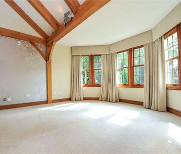 An impressive home on a sought after Sevenoaks private road. - Photo 1