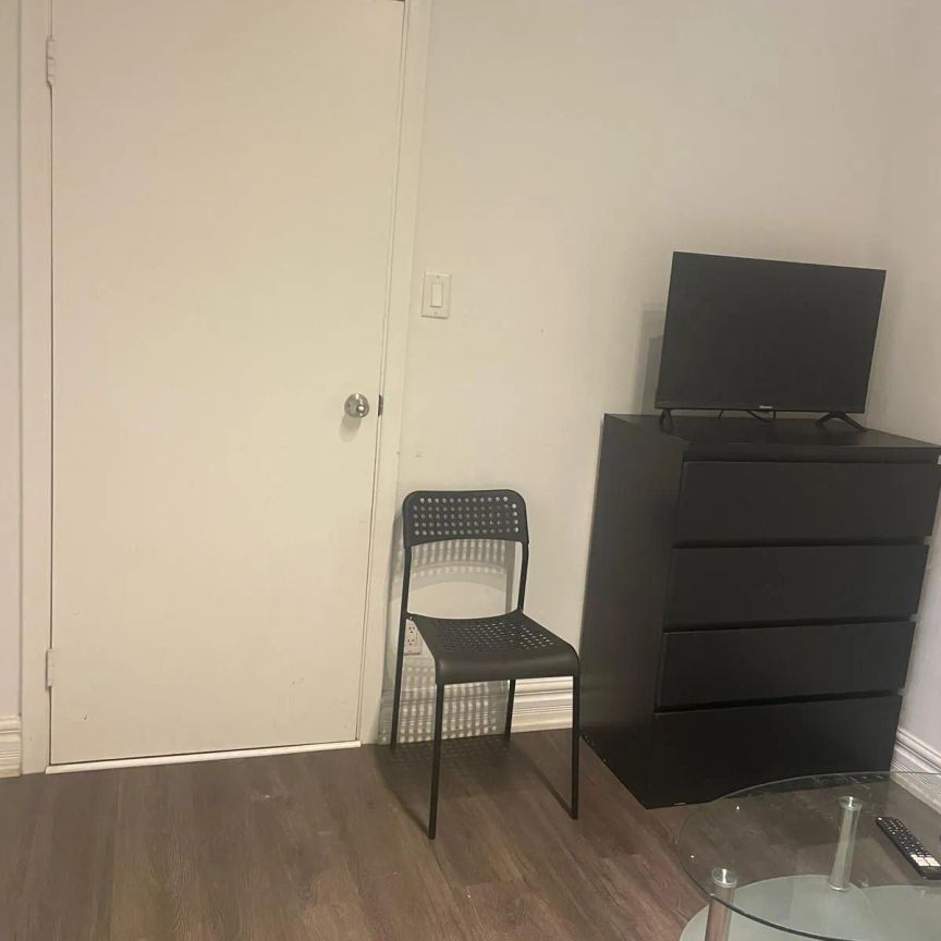 38 Emerson Avenue #Room A - Photo 1