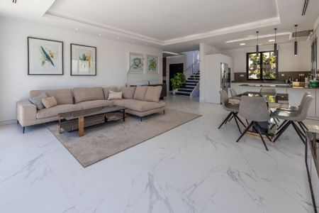 5 Bedroom Villa For Rent in Puerto Banús, Málaga - Photo 3