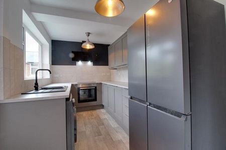 3 bedroom semi-detached house to rent - Photo 4