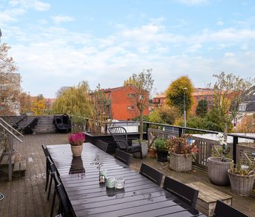 Lækker og ny istandsat 4 værelses lejlighed med adgang til fælles t... - Photo 2