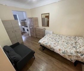 Studio Flat, Mount Pleasant Road, N17 - Photo 2