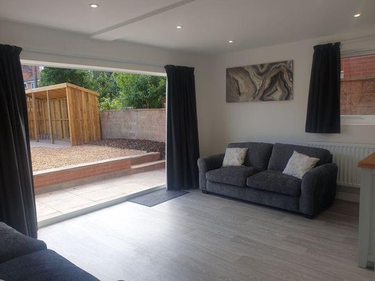 1 bedroom in a house share to rent - Photo 1