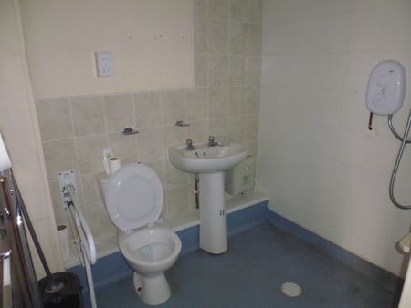 Exeter Street, Deeplish, Rochdale, OL11 - Photo 5