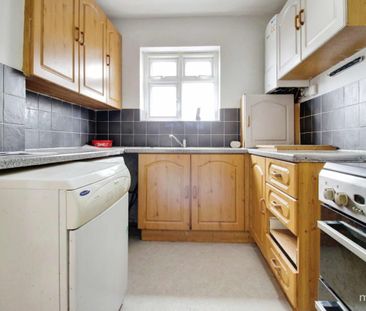 Burbage Road, Swindon, Swindon, SN2 - Photo 6