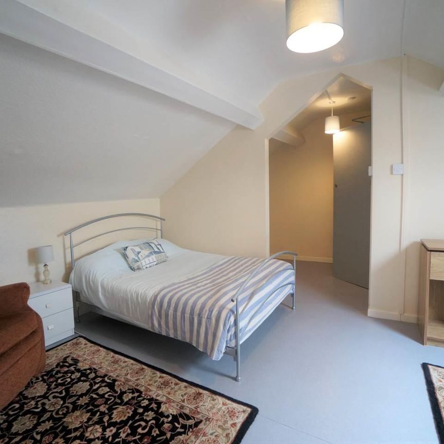 Flat 2, 67 High Street - Photo 1