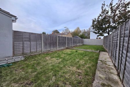 Leesland Road, GOSPORT - Photo 2