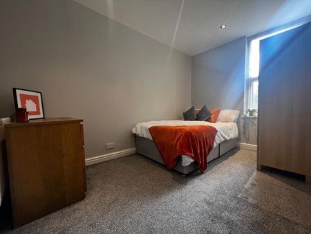 2 bedroom end of terrace house to rent - Photo 2