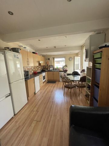 1 bedroom in a house share to rent - Photo 5