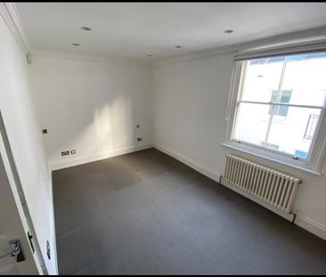 3 Bedroom Mews To Let - Photo 4