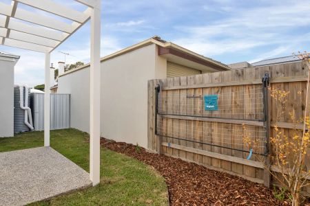 “Bright & Stylish Living” - Photo 5