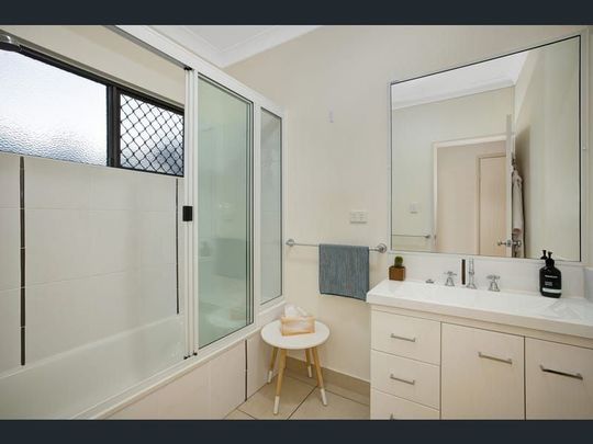 15 Calliandra Court, Mount Louisa - Photo 1