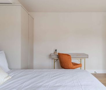 Impeccably built six-bedroom house share, designed for modern Cambr... - Photo 2