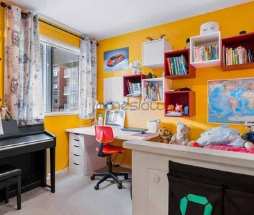 2 Bedroom, 2 bathroom and 2 carparks - Photo 3