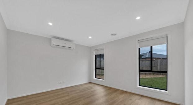 Spacious 4 Bedroom Home in Thornhill Park - Photo 1