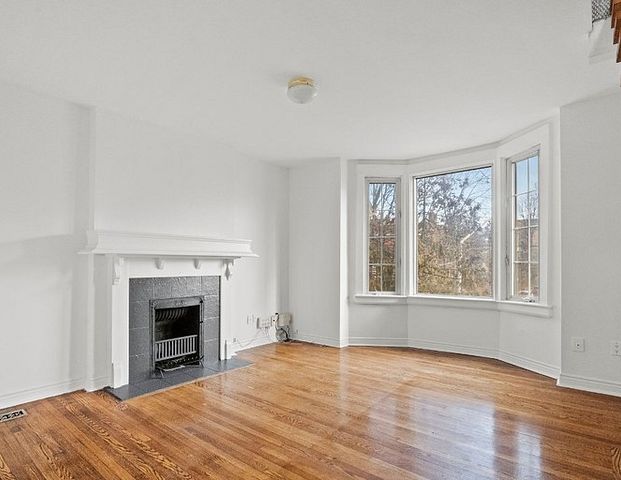 1+1 High Park Apartment - 2 storey | 226 Indian Road, Toronto - Photo 1