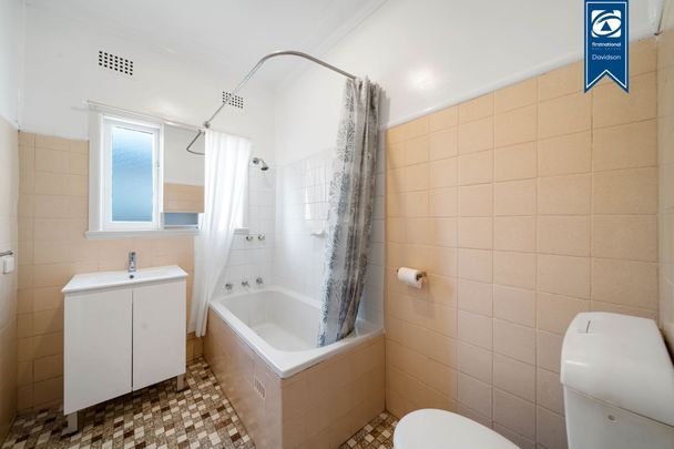 Well-Located 2-Bedroom Home - Water Included - Photo 1