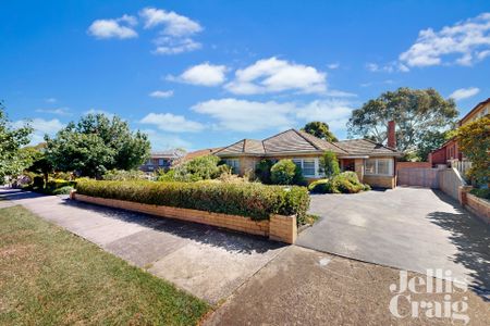 245 Napier Street, Strathmore - Photo 2