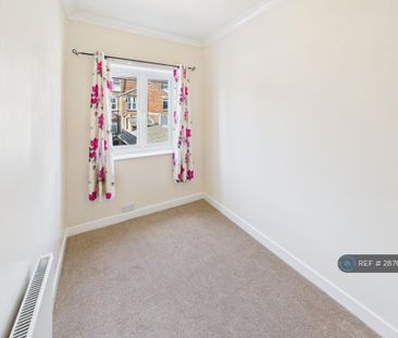 2 bedroom end of terrace house to rent - Photo 2