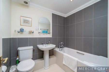 3 bedroom flat to rent - Photo 3