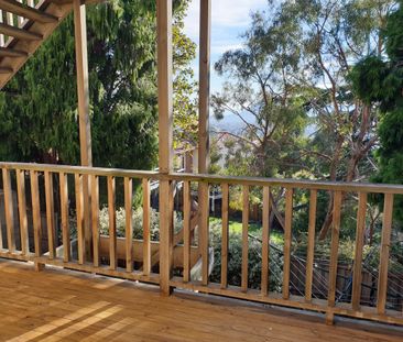 Sunny 2 Bedroom Flat with History and Character - Photo 4