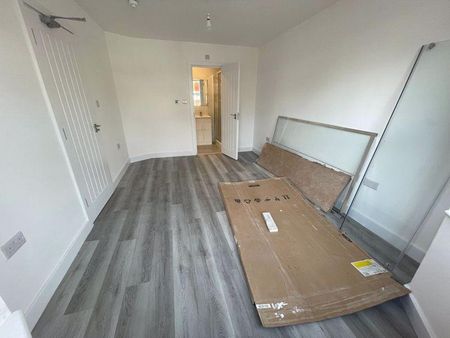 8 bedroom detached house to rent - Photo 2