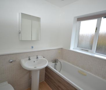 3 bedroom detached house to rent - Photo 2