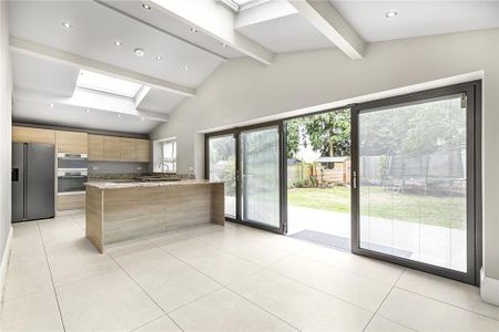 5 bedroom semi-detached house to rent - Photo 4