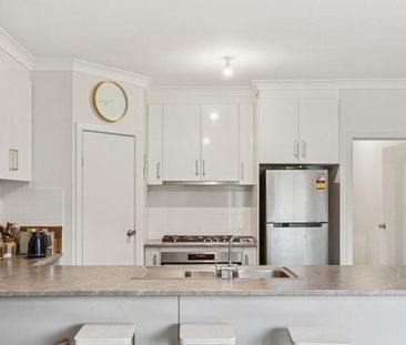 CONVENIENTLY LOCATED THREE BEDROOM HOME - Photo 4