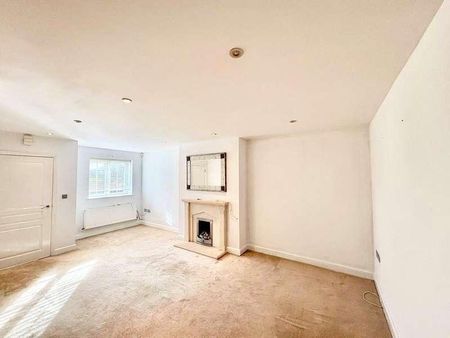 Paddock Gate, North Street, Winkfield, Windsor, Berkshire, RG12 - Photo 2