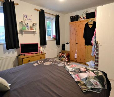 2 bedroom end of terrace house to rent - Photo 2