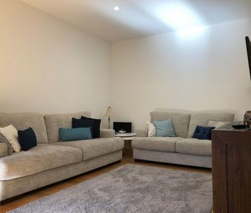 Stylish 2 Bedroom Town House - Photo 5