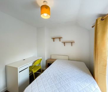 Vron Square, Bangor, Gwynedd, LL57 - Photo 4