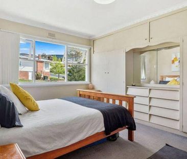 Family Home - Photo 6