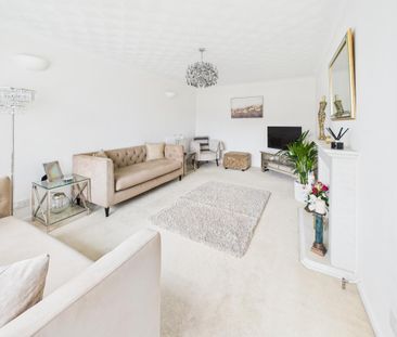 3 bedroom detached bungalow to rent - Photo 2