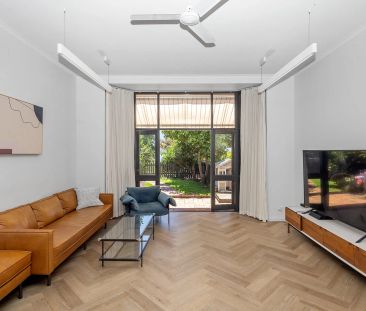 Terrace style living with Harbour Bridge views - Photo 1