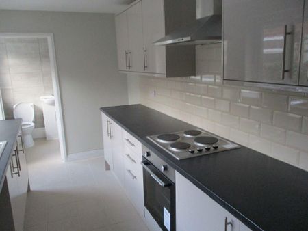 2 bedroom terraced house to rent - Photo 3