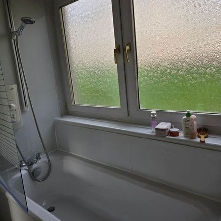 Room in a Shared Flat, Keal Avenue, G15 - Photo 4