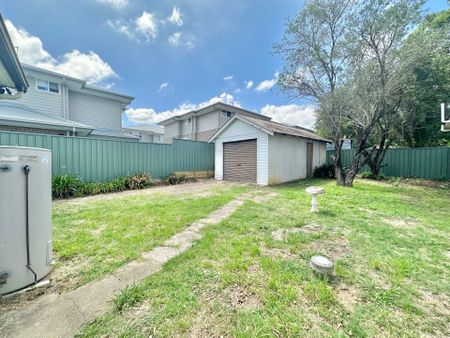 Lovely Home in Great Location&excl; - Photo 3