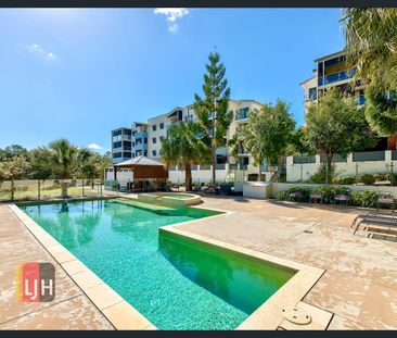 SPACIOUS THREE BEDROOM APARTMENT WITH POOL IN COMPLEX! - Photo 4