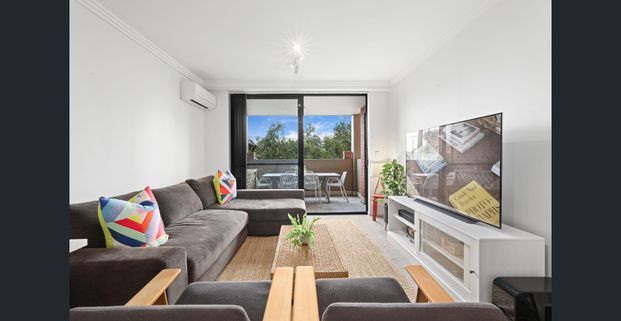 A cosmopolitan sanctuary in Sydney Park Village - Photo 1