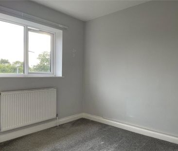 3 bedroom end of terrace house to rent - Photo 5