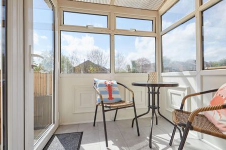 5 bedroom semi-detached house to rent - Photo 2