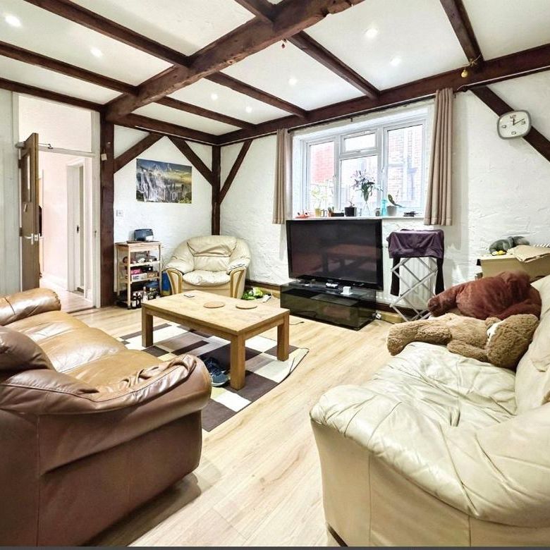 7 bedroom semi-detached house to rent - Photo 1