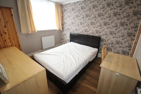 Room in a Shared Flat, Martindale House, E14 - Photo 5